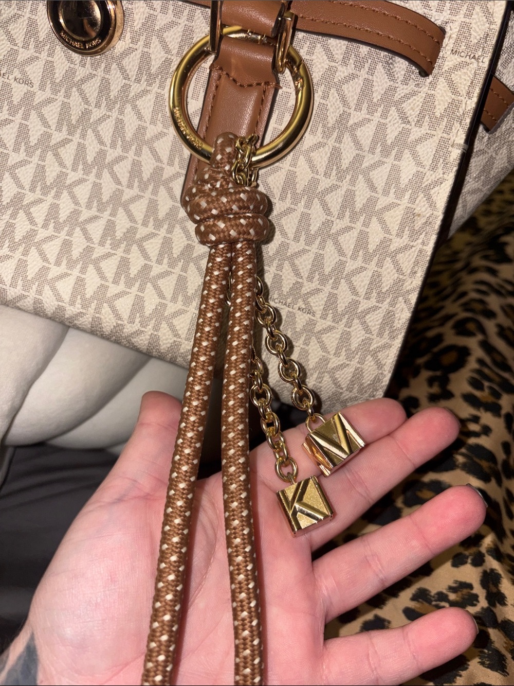 Michael Kors Signature Tote in Vanilla with Acorn Trim and Matching Wallet - Picture 15 of 16